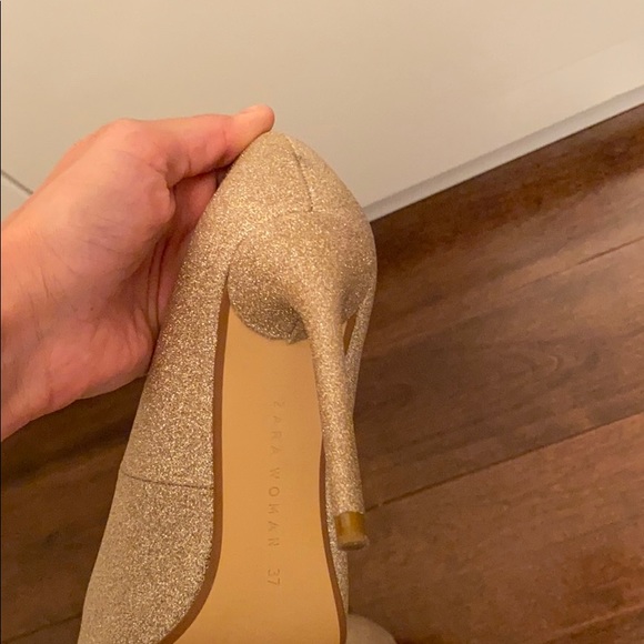 Sparkly gold Zara stilettos size 37 - Picture 3 of 3